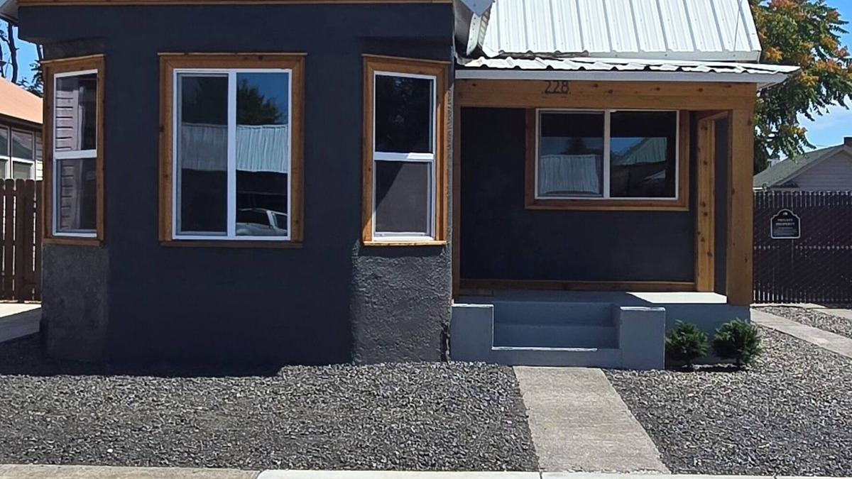 Pendleton House | This newly remodeled western-style home is in the heart of Pendleton, sleeps 5!