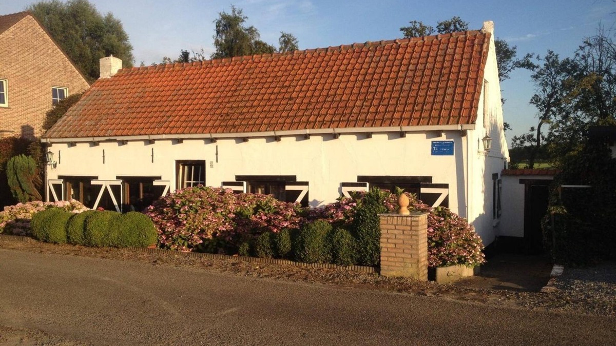 Hoofdplaat House | This nostalgic dijk cottage is Number One, a village 3 km behind Breskens. The semi-detached cottage is built against an old seawall and suitable for max. 4 people.