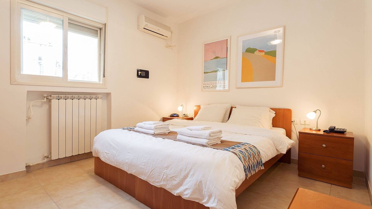 Emek Refaim Apartment | This one bedroom suite is ideal for single or double occupancy