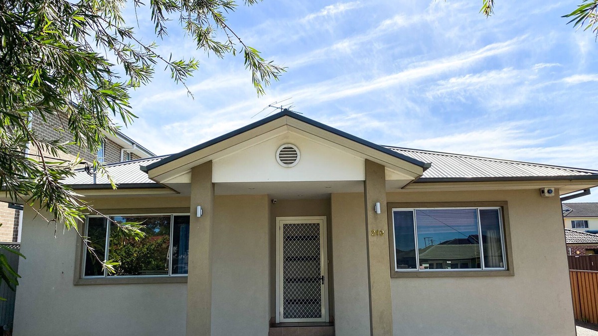 Fairfield Heights House | This one storey house has 5 bedrooms and 2 full bathrooms