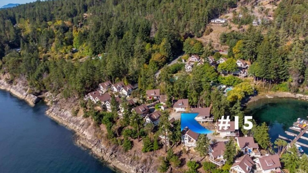 Pender Island Cabin | This Pender Island cottage has stunning views overlooking the Marina.
