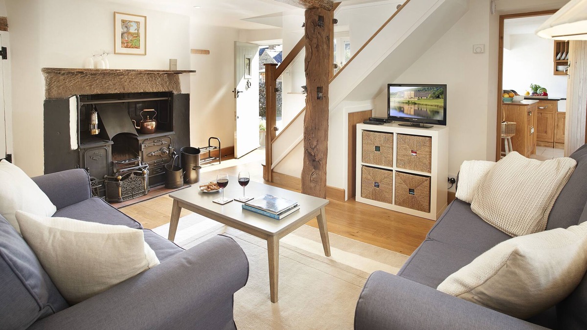 Great Longstone Cottage | This pretty limestone semi-detached cottage is in a quiet spot near Bakewell.