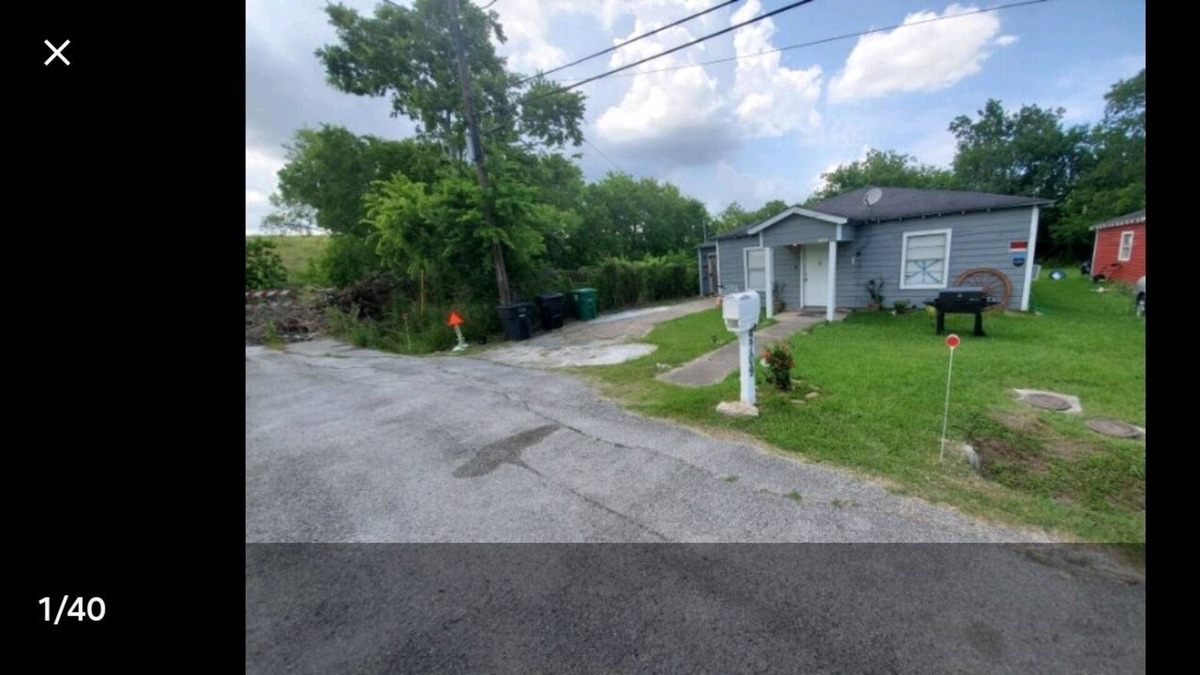 Jacinto City House | This property has been sold and is no longer available. Please book elsewhere