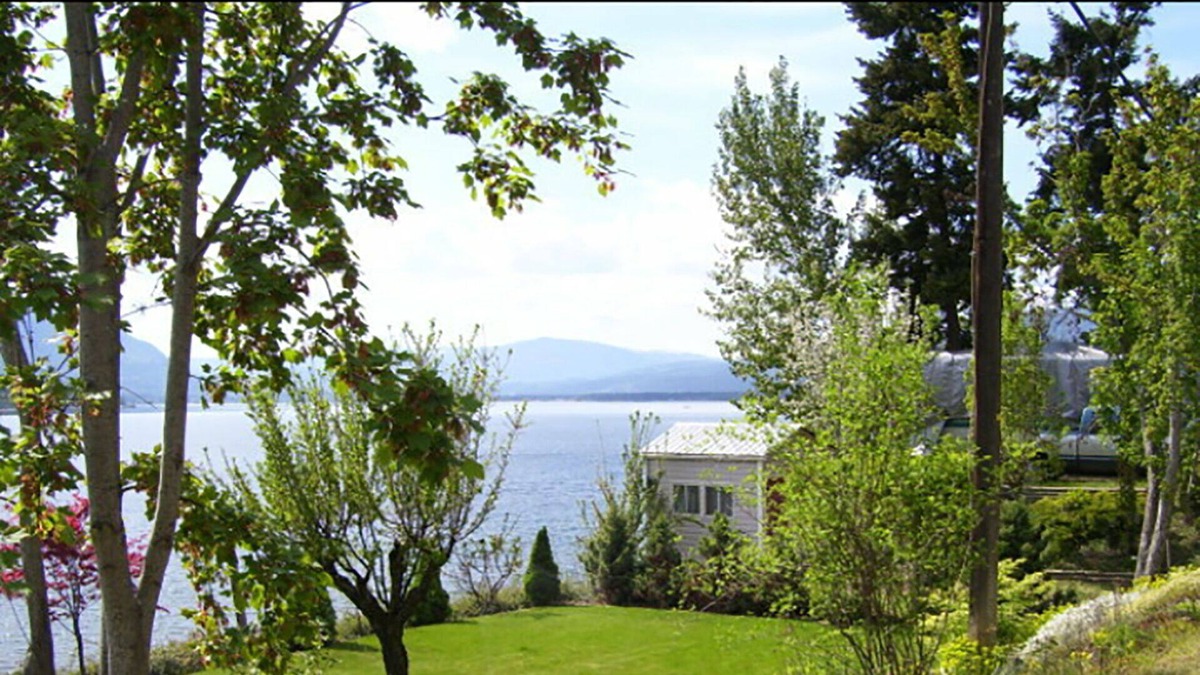 Blind Bay House | This property is huge 7 private bedrooms sleeps 16