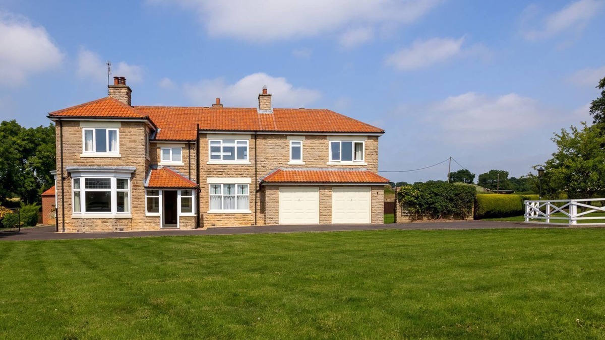 Darlington Cottage | This property is in a stunning location, it boasts a private hot tub and games rooms.