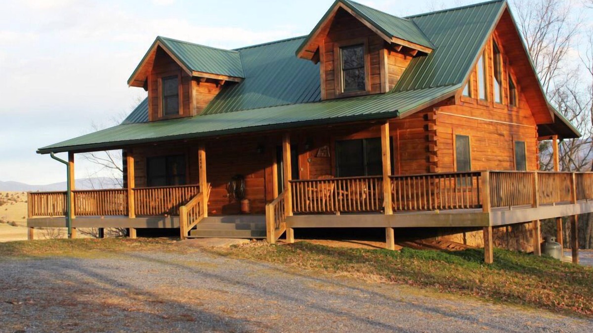 Luray Cabin | This property is located on a 65 acre farm on the Shenandoah River.