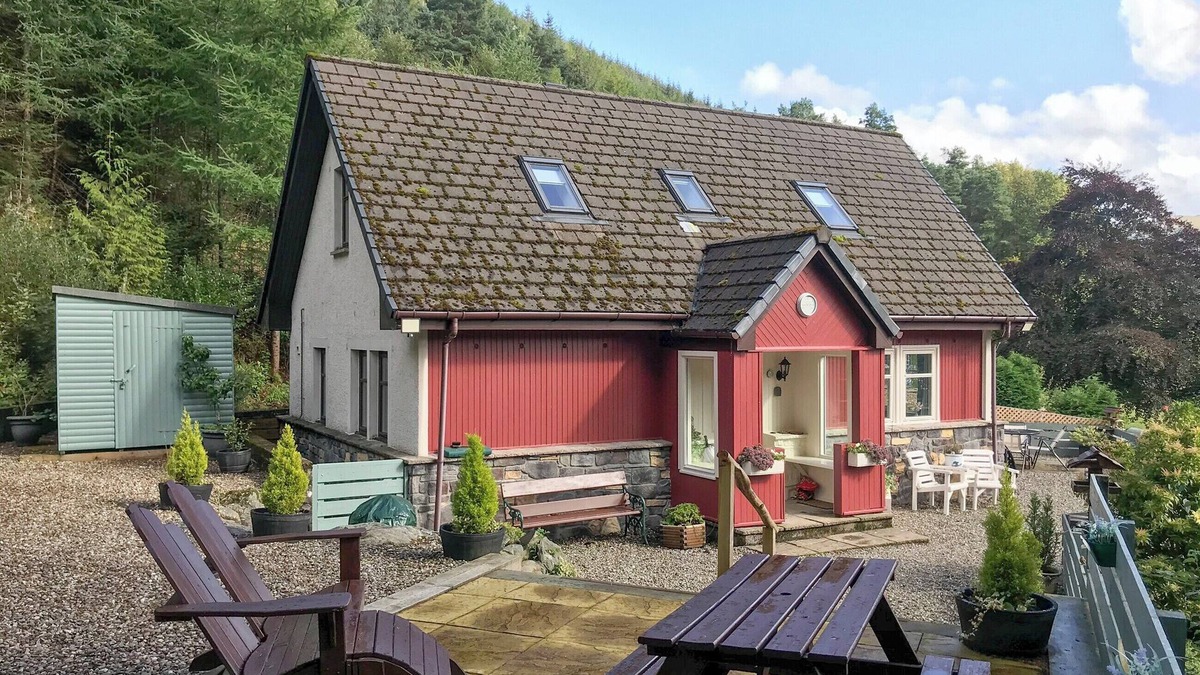 Callander Cottage | This property was formerly known as Loch View Cottage.