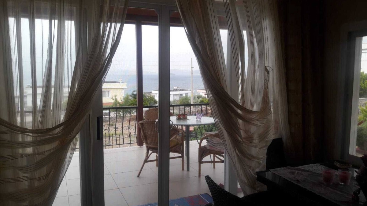 Candarli Villa | This quiet villa on the Aegean coast is suitable for families.