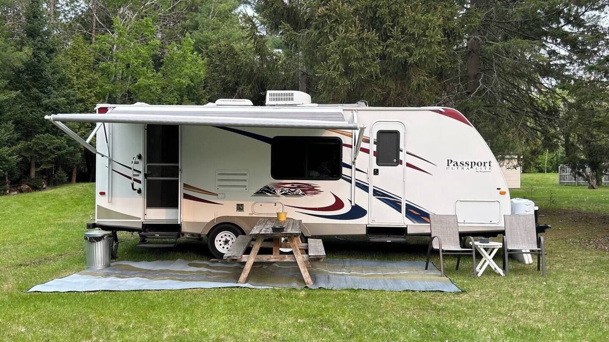 Cheboygan House | This rv is a 1 bedroom(s), 1 bathrooms, located in Cheboygan, MI.