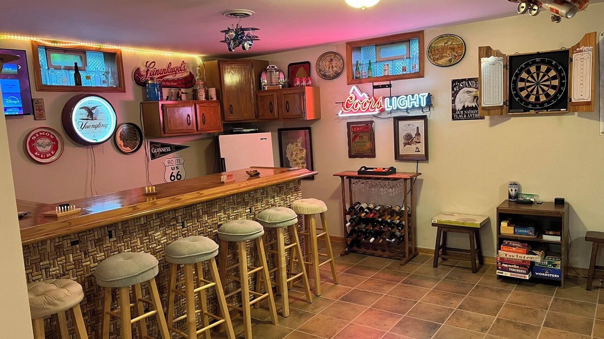 Akron House | This spacious, pristine 3 bedroom retreat is ideal for families & larger groups