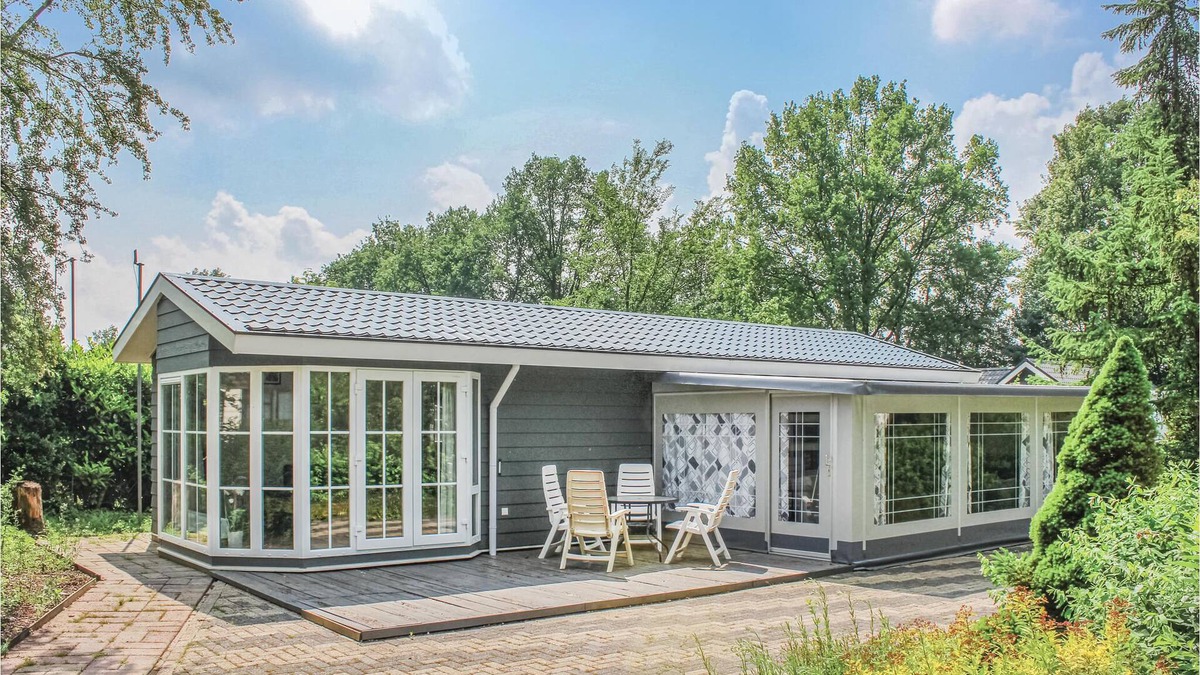 Ruurlo House | This spacious vacation home in Ruurlo has all the facilities for a successful vacation with the fami