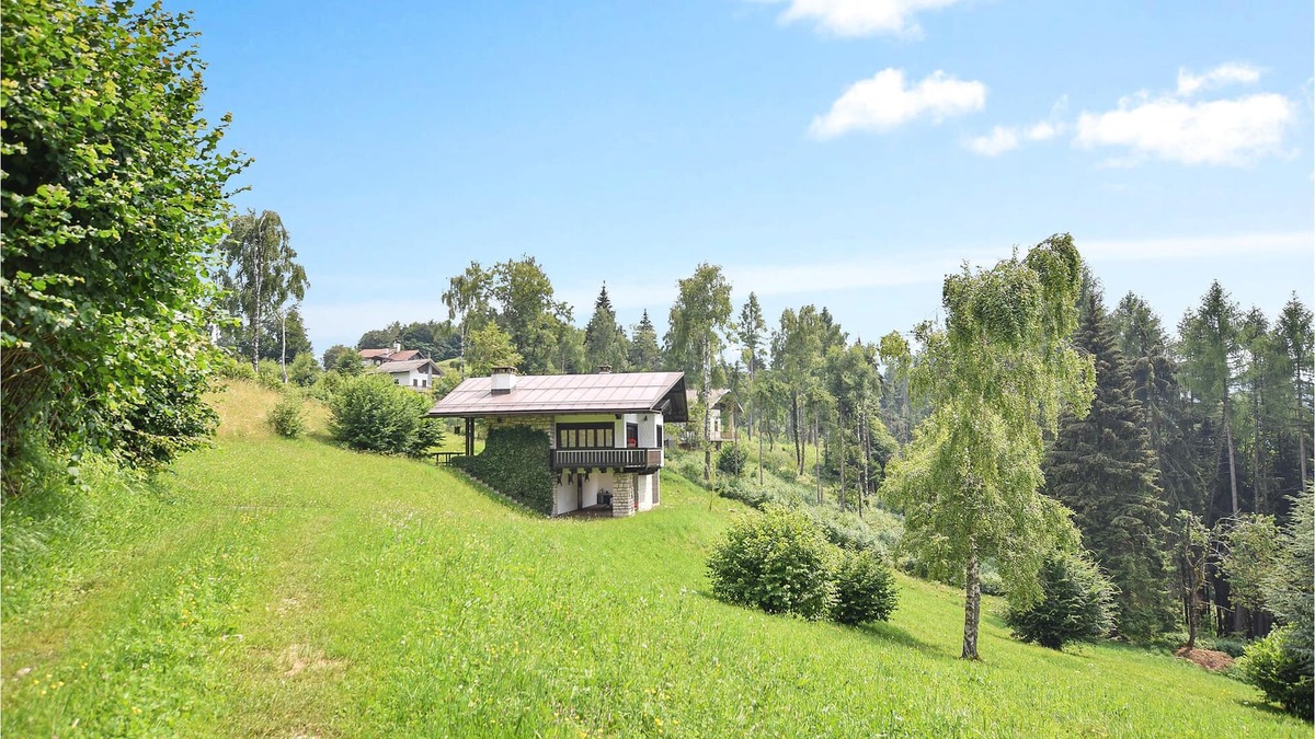 Fonzaso House | This splendid mountain house in Fonzaso, surrounded by woods and meadows, is the ideal solution for