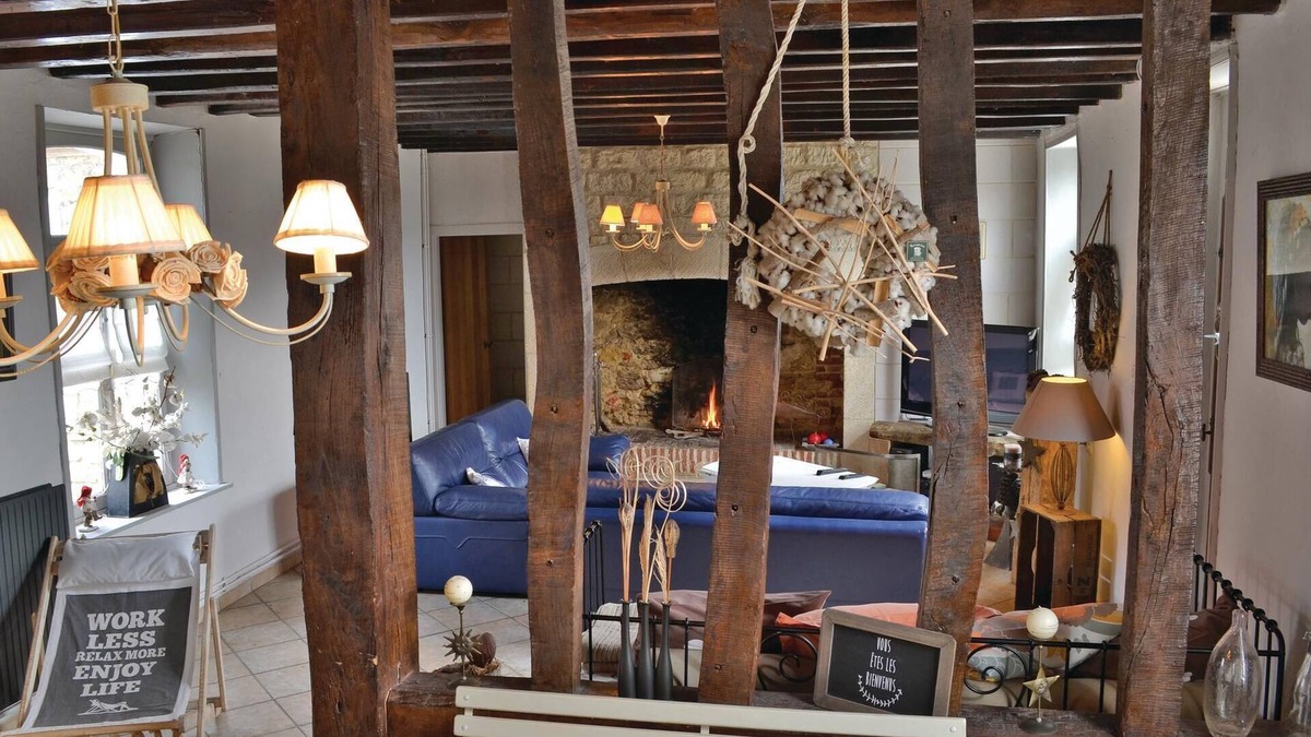 Carly House | This stone house enjoys a quiet village location near Boulogne.