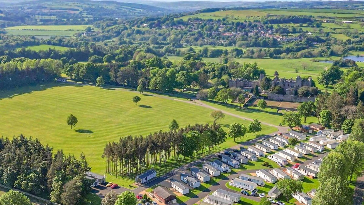 Witton-le-Wear House | This stunning holiday home with a double bedroom and en suite W.