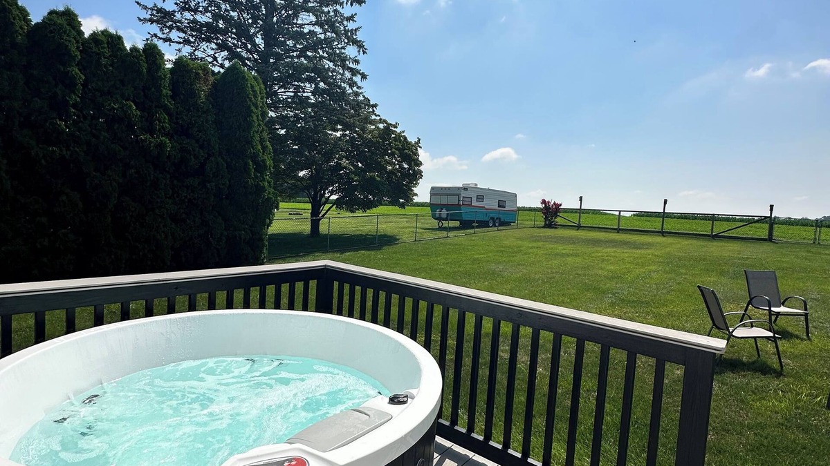 Steelville House | This stylish and spacious 3 bedroom home overlooks the beautiful farm fields in Southern Lancaster County