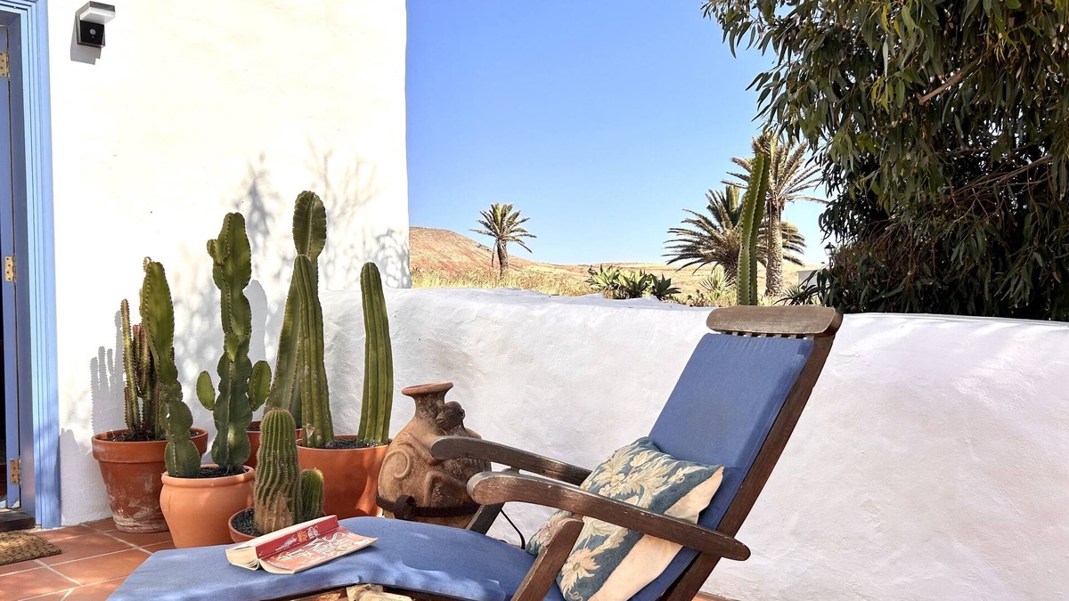 Teguise Cottage | This sun-filled studio is sure to delight!