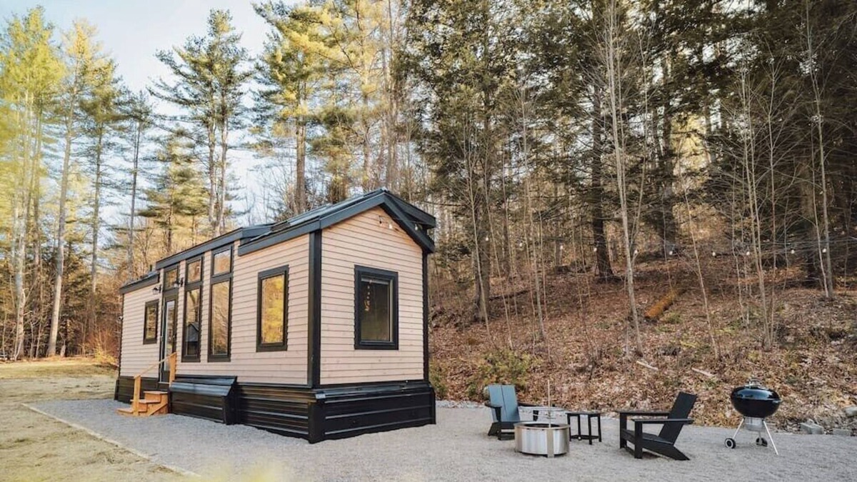 Chester Apartment | This tiny house is a 1 bedroom(s), 1 bathrooms, located in Chester, VT.