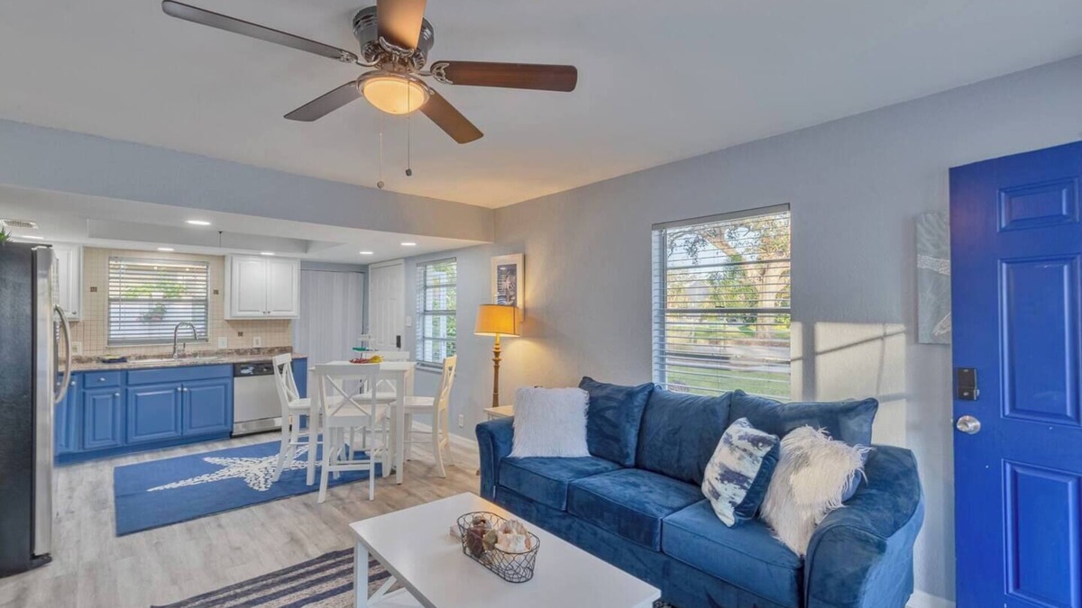 Gulfport House | This townhouse is a 2 bedroom(s), 1 bathrooms, located in Gulfport, FL.