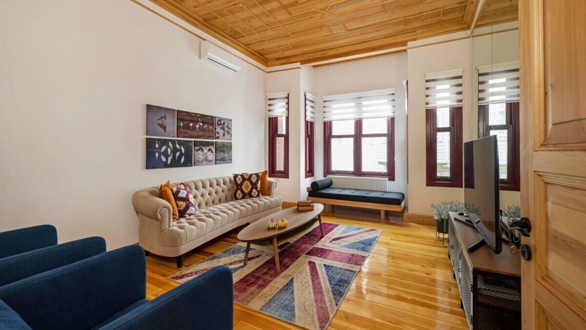 Bebek House | This townhouse is a 6 bedroom(s), 2 bathrooms, located in Beşiktaş, İstanbul.