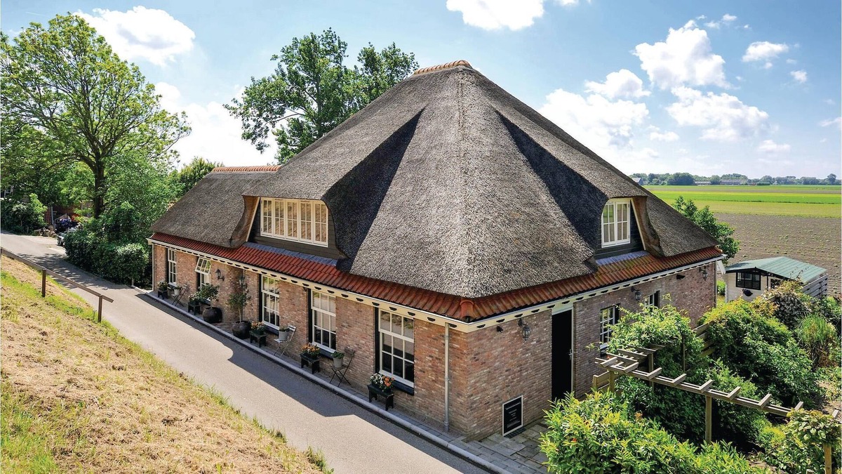 Wieringerwaard Apartment | This vacation apartment is located in a farmhouse on the second floor.