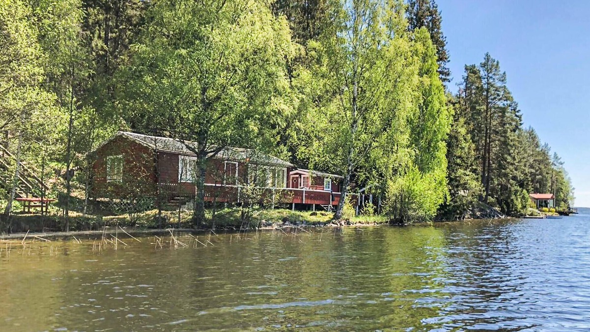 Ostra Amtervik House | This vacation home right on Lake Visten will delight any angler