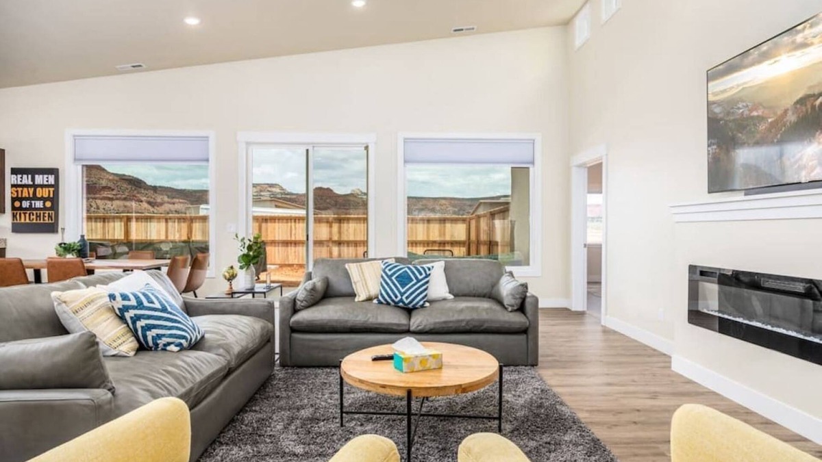 Kanab House | Thistle Retreat l Private Hot Tub I Pool I Views