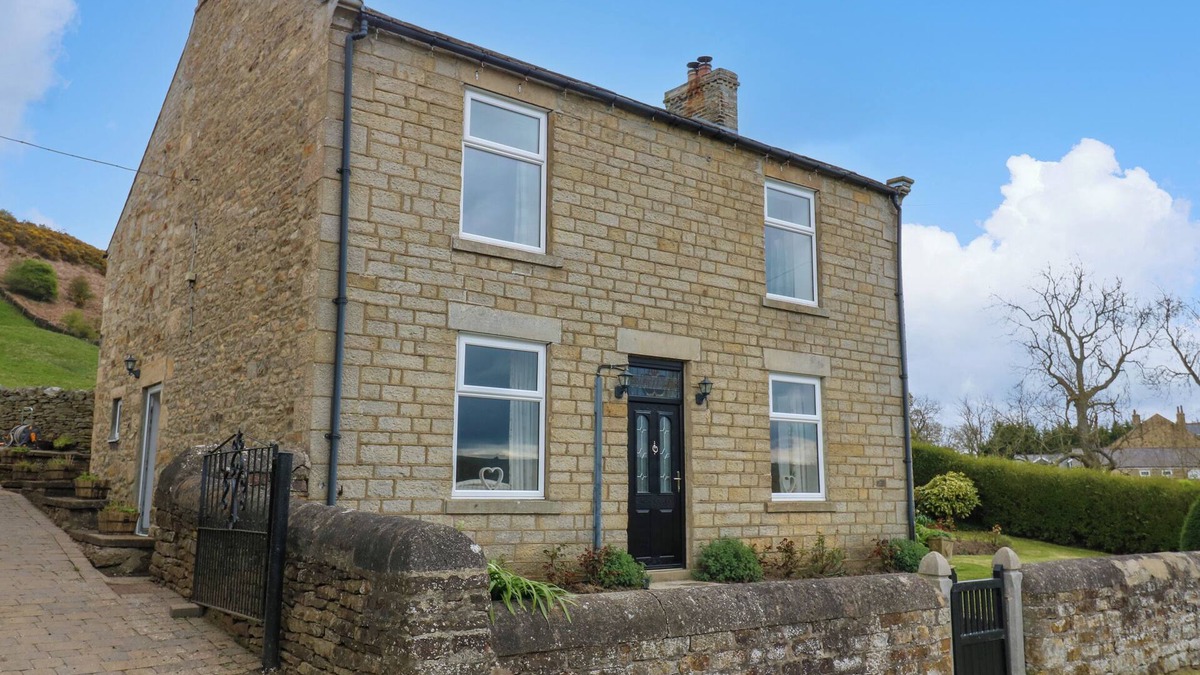 Wolsingham Cottage | THISTLEWOOD HOUSE, pet friendly, with open fire in Wolsingham
