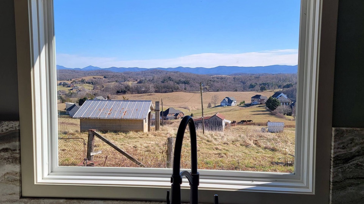 Fincastle Cottage | Thomas Cottage at Angel Acres