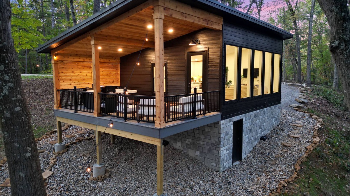 Laurelville Cabin | Thompson Oasis | Modern Couples Cabin