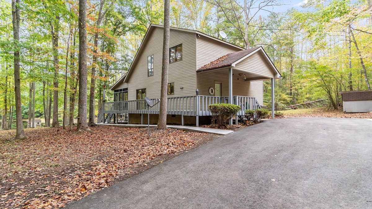 Spotsylvania Cabin | Thornburg Lodge - Lakefront Resort