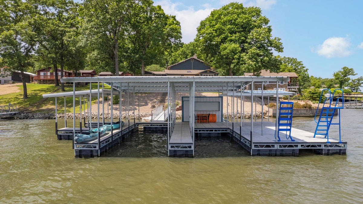 Sunrise Beach House | Thornfield House - spectacular View & Great Dock