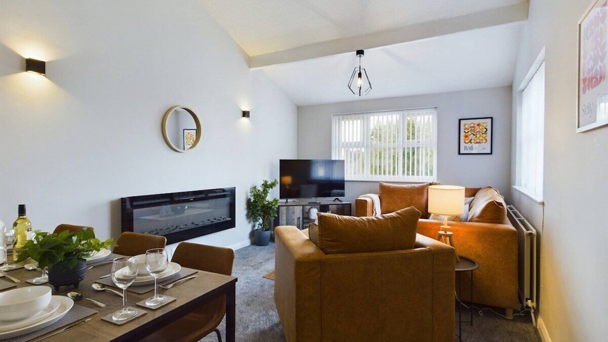 Macclesfield House | Thornton Lodge by Our Home Short Stays
