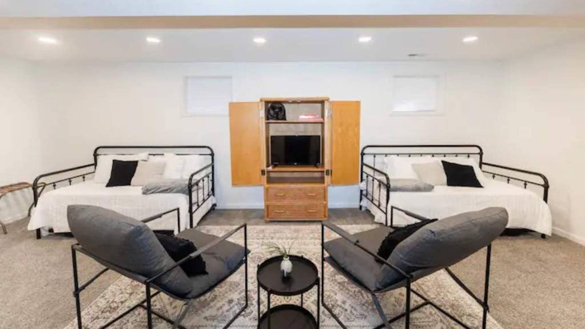 Bloomington House | Thornton Place-Fenced Yard-Great Neighborhood-Close to IU