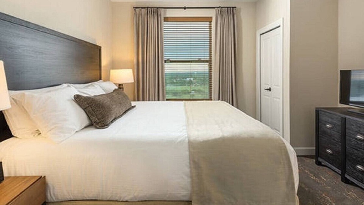 Marble Falls Apartment | Thoughtful 1BD condo w/resort amenities on banks of Lake Marble Falls