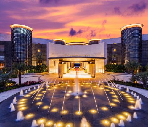 Yazhou District Resort | Thousand Cranes Sanya Yazhou Bay Int'l Exchange Centre,Curio by Hilton