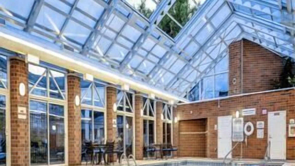 Mishawaka Hotel | Three 1BR Units Near Studebaker National Museum! Indoor Pool, Game Room, Parking
