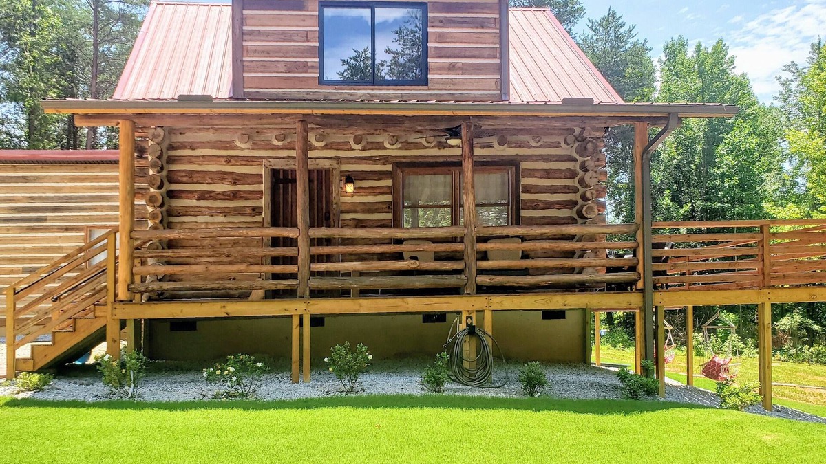 Pickens Cabin | Three Bears Cabin - Unique Four Bedroom Luxury Cabin with Hot Tub!