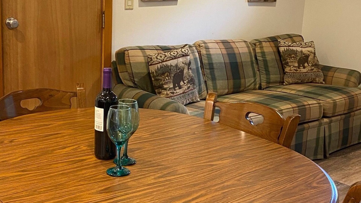 Chestertown Resort | Three Bears, Immaculate 2 Bed/2.5 bath suite, Heat/AC & Washer/dryer