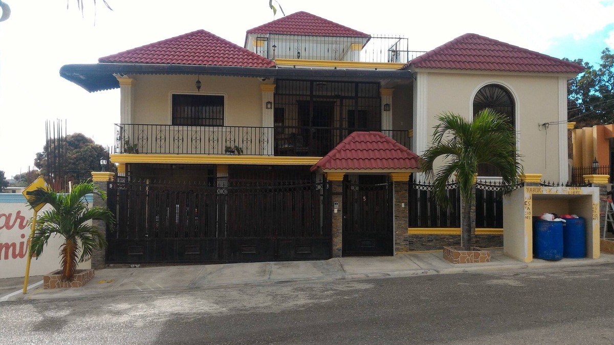 Santiago de los Caballeros House | Three Bed Room Next To Mall (Colinas Mall)