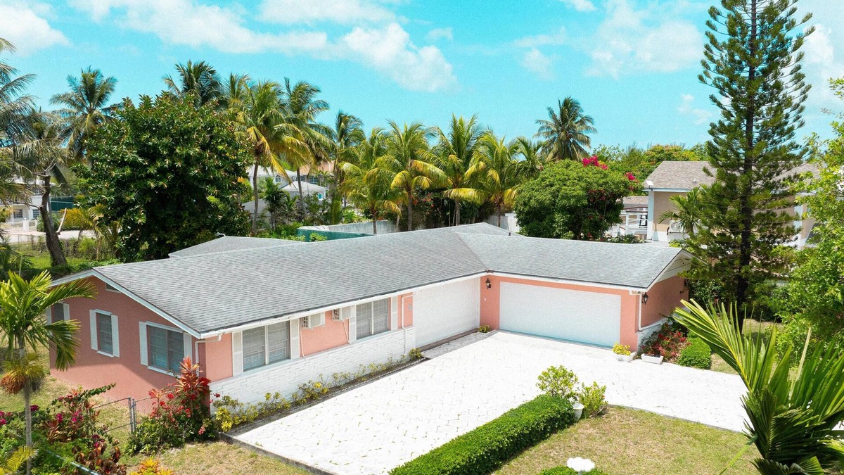 Westward Villas Subdivision House | Three bed two bath located in beautiful Nassau Bahamas