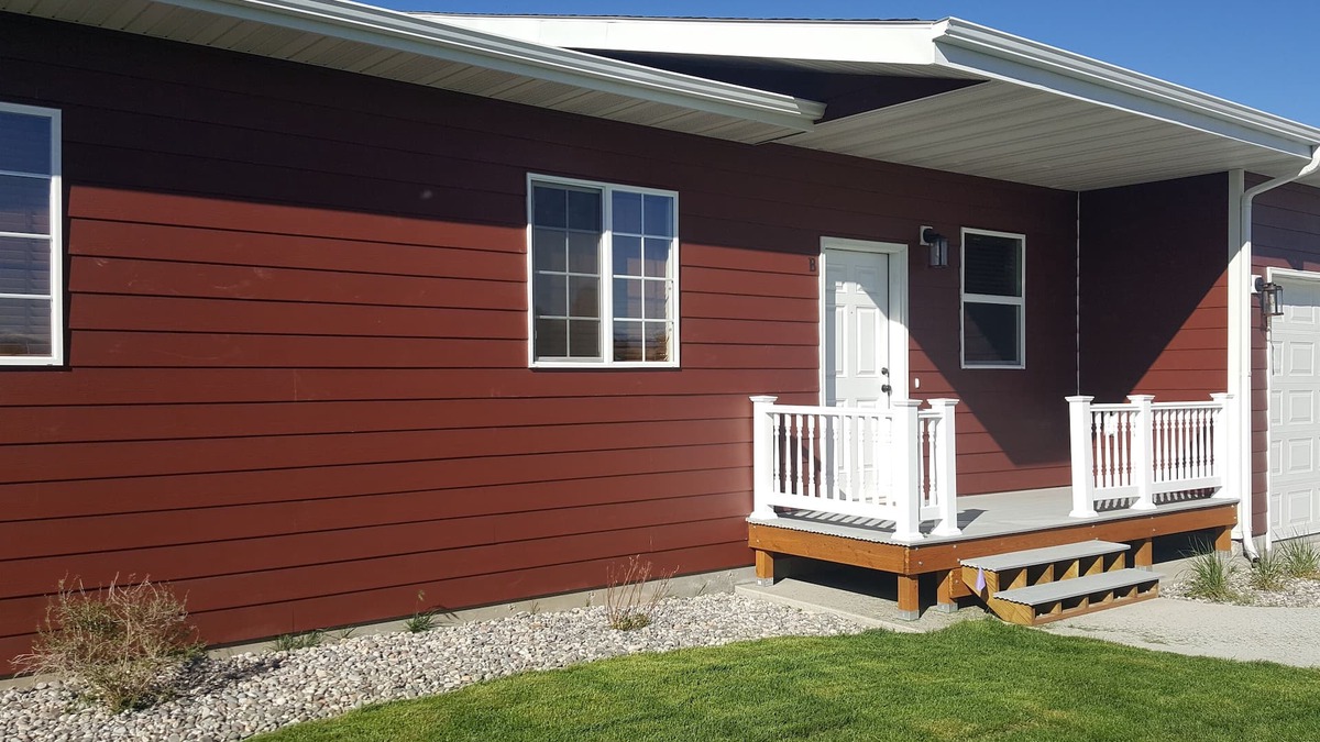 Bozeman Condo | THREE BEDROOM, 2.5 BATH, HOT TUB, GARAGE, W/D, WiFi, CENTRAL AC.