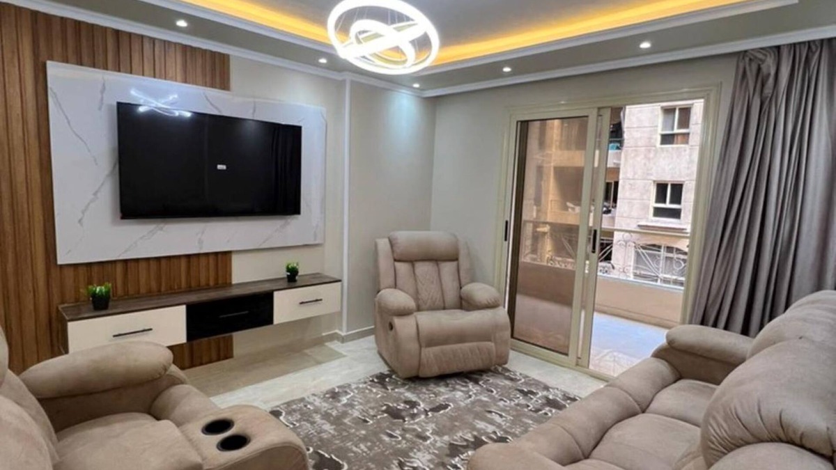 Al-Muntazah Apartment | Three bedroom Apartment with Al-Montaza Palace and sea view