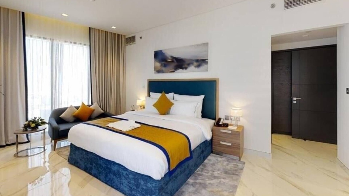 Al Mankhool Apartment | Three Bedroom Apartment Near Sharaf Dg Metro By ER