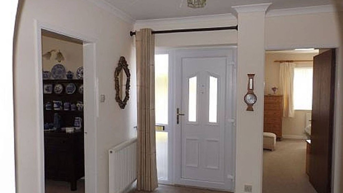 Abersoch House | Three bedroom bungalow. Central Abersoch location. Disabled friendly.