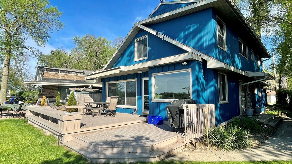 Monona House | Three Bedroom Bungalow on Lake Monona - Sleeps 8