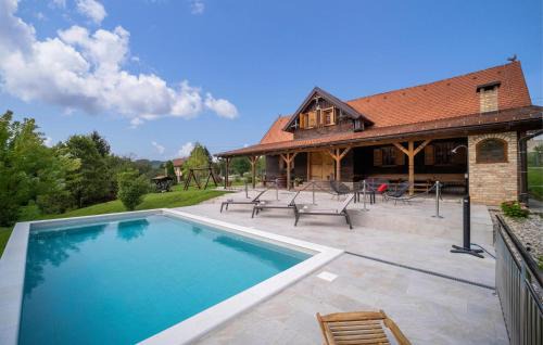 Gornji Trpuci House | Three-Bedroom Holiday Home In Gornji Trpuci