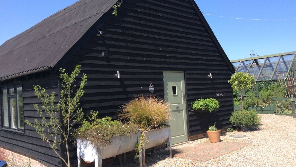 Mayfield House | Three bedroom holiday cottage set with in 12 acres of Wealden countryside
