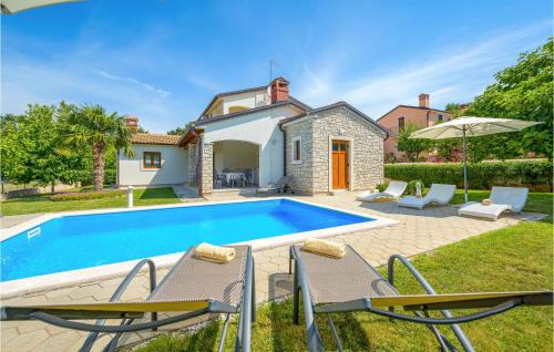 Mofardini House | Three-Bedroom Holiday Home In Kmacici