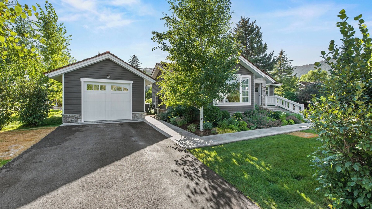 Jackson Hole Villa | Three Bedroom Home in the Gill Addition