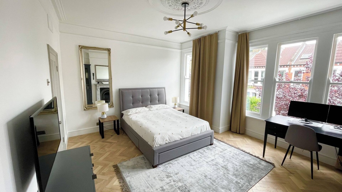 Larkhall House | Three bedroom house in Clapham
